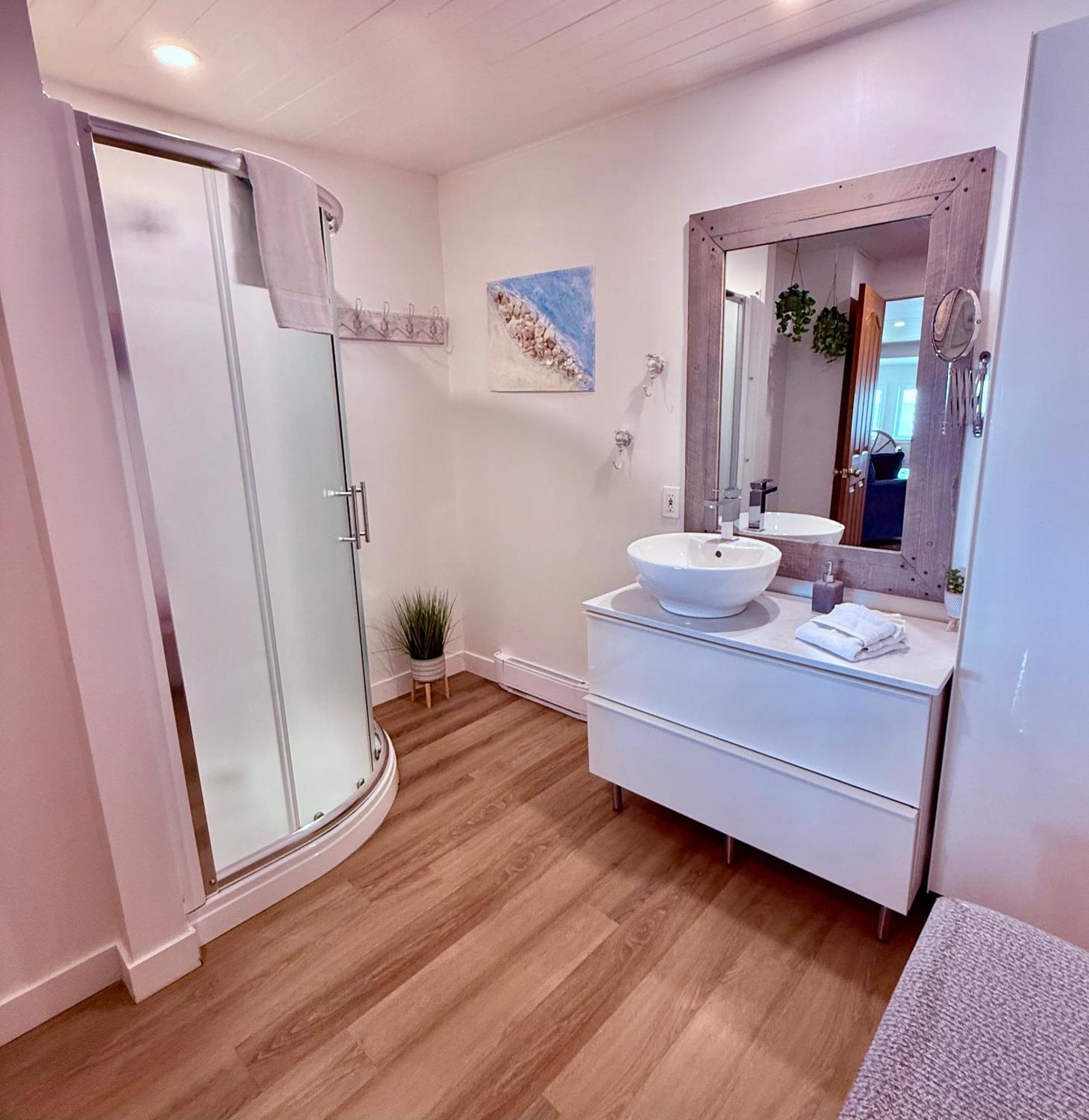 L'Appat Buvette Et Couchette De Sainte-Luce - Appartements De Vacances Modernes, Calmes Et Ressourcant Sur Le Fleuve Exterior foto